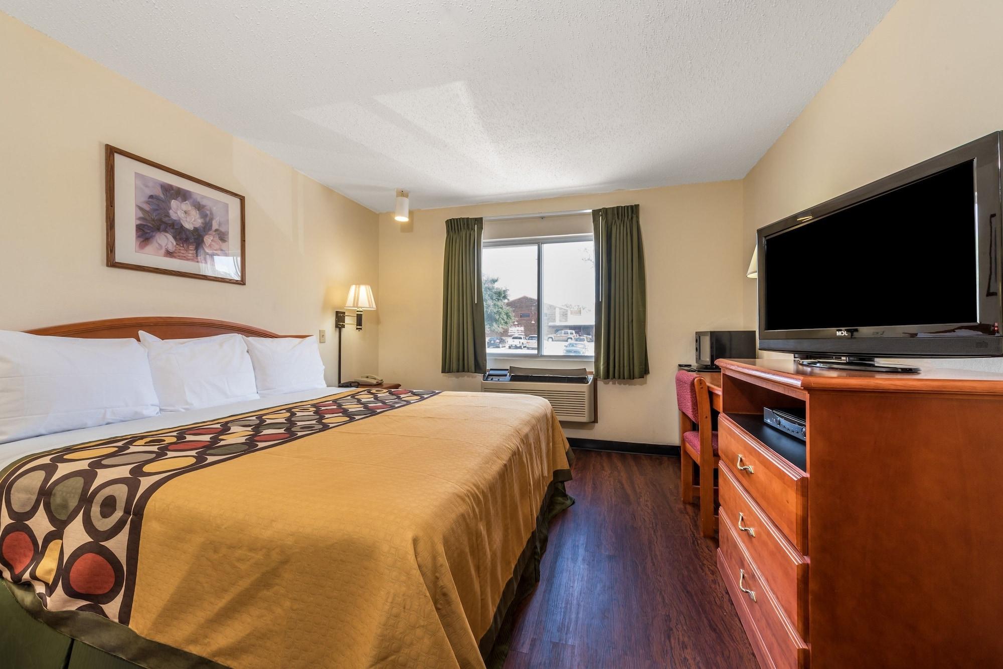 Hotel Super 8 By Wyndham Denton Esterno foto