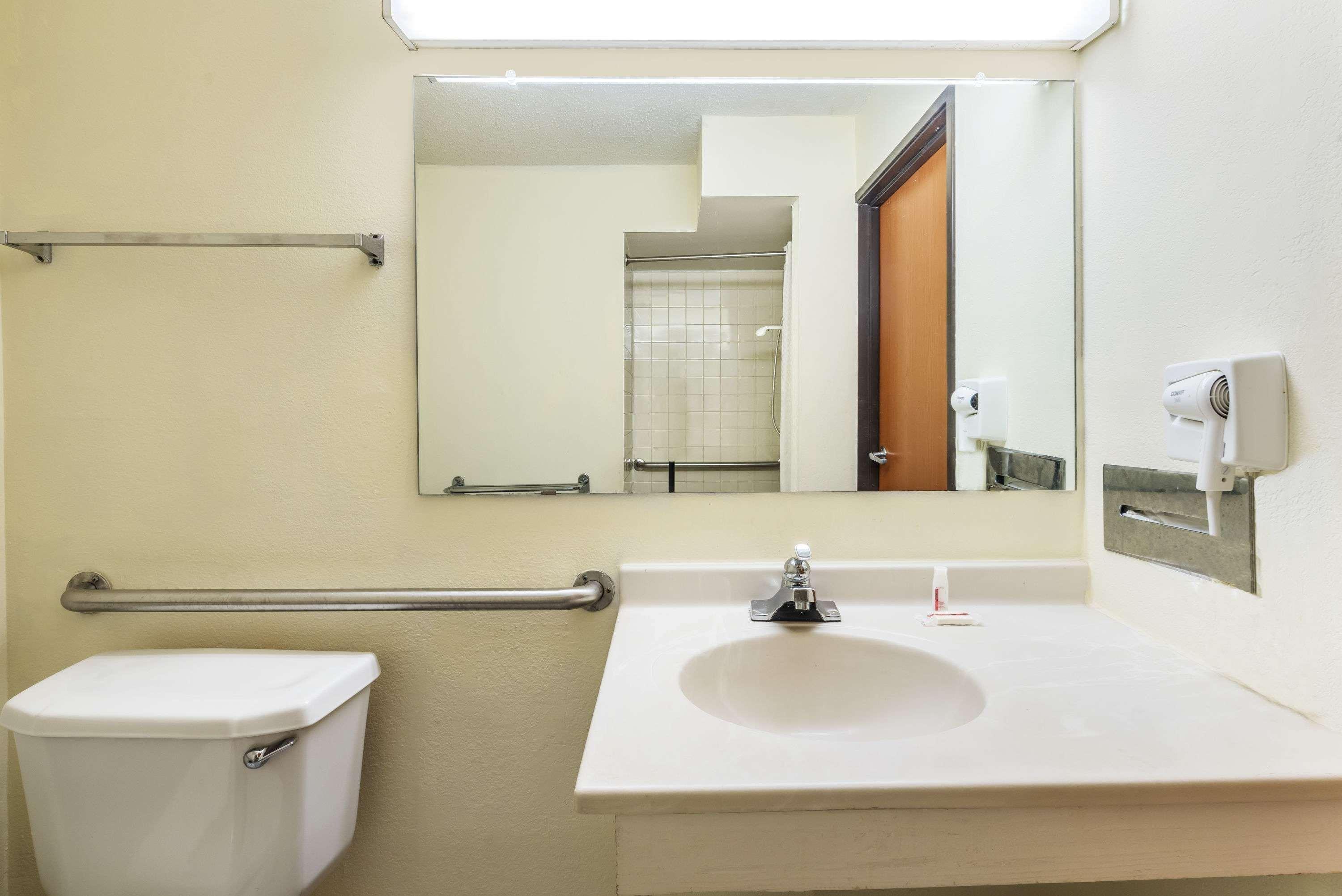 Hotel Super 8 By Wyndham Denton Esterno foto