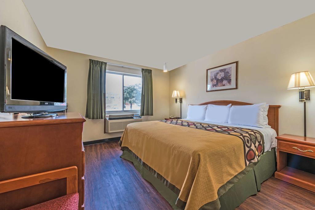 Hotel Super 8 By Wyndham Denton Esterno foto