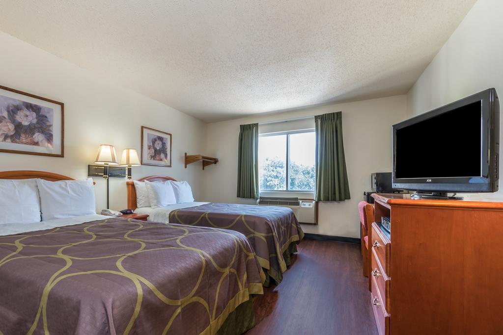 Hotel Super 8 By Wyndham Denton Esterno foto