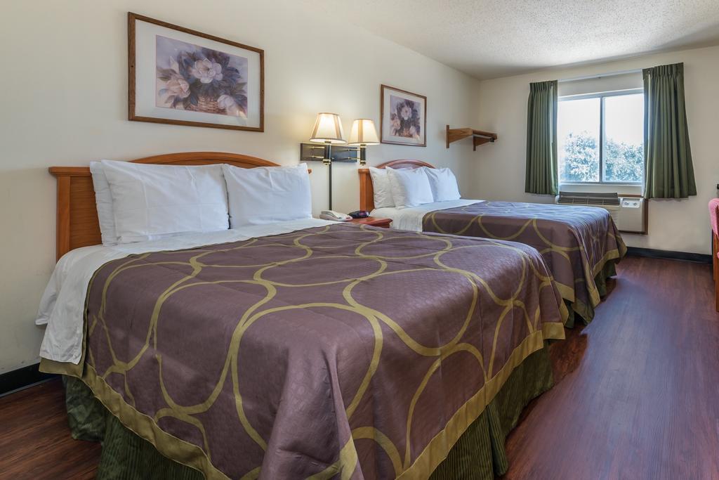 Hotel Super 8 By Wyndham Denton Esterno foto